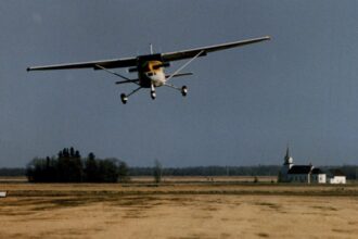 airport-with-runway-straddling-the-border-of-the-us-and-canada-will-close
