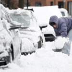 snowfall-means-a-white-christmas,-but-also-traffic-woes-across-southern-quebec-roads