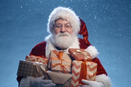 santa-receives-green-light-for-travel-in-canadian-airspace