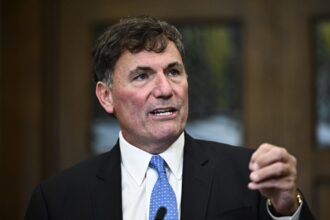 canadian-ministers-met-trump-aides-over-tariff-risks,-immigration