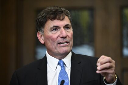 canadian-ministers-met-trump-aides-over-tariff-risks,-immigration