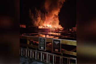 ‘devastating-loss’:-fire-engulfs-telegraph-cove-boardwalk-on-vancouver-island