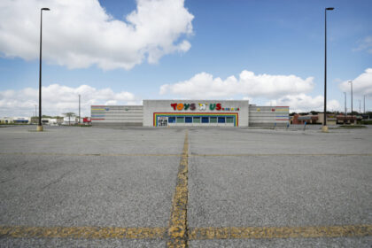 toys-‘r’-us-canada-to-close-five-stores,-expand-hmv,-and-add-play-spaces-to-some-shops