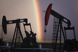 canadian-oil-stocks-climb-as-industry-absorbs-news-of-trudeau-resignation