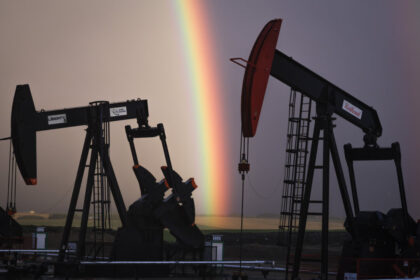 canadian-oil-stocks-climb-as-industry-absorbs-news-of-trudeau-resignation