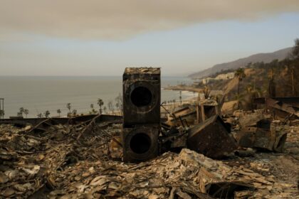 dozens-of-firefighters-from-alberta-and-bc-to-deploy-in-california,-federal-minister-says
