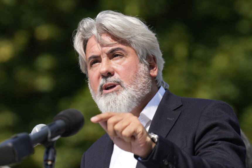 quebec-liberals-‘at-a-crossroads’-as-leadership-race-kicks-off-monday