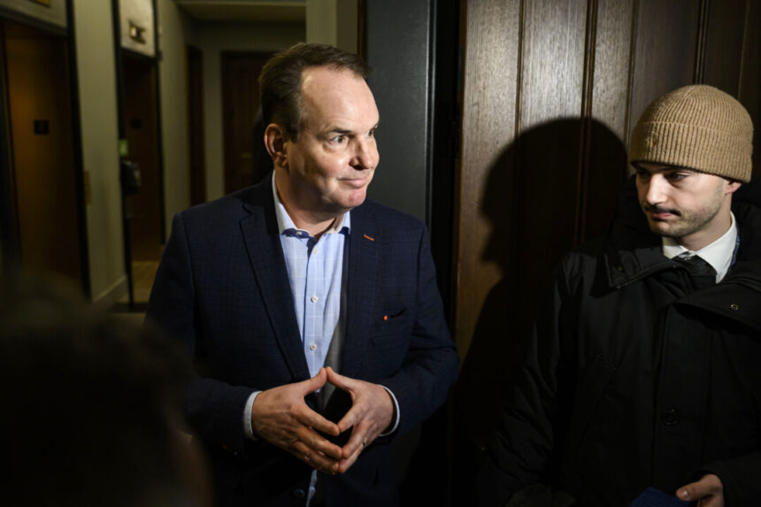 mackinnon-won’t-join-liberal-leadership-race,-cites-lack-of-time-to-mount-campaign