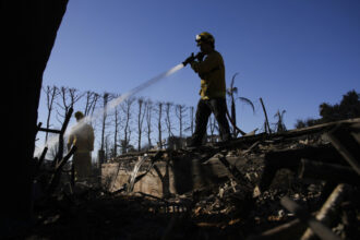 dozens-of-canadian-firefighters-head-to-california-to-help-in-fire-fight
