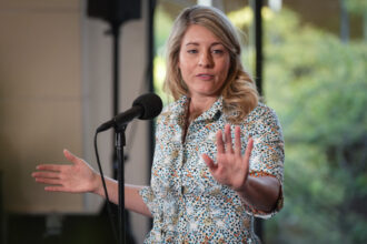 canada-not-ruling-out-cutting-off-energy-exports-in-response-to-us-tariff-threat,-joly-says