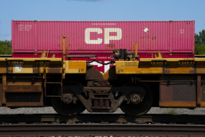 unifor-members-vote-to-back-strike-mandate-at-cpkc-if-new-contract-not-reached