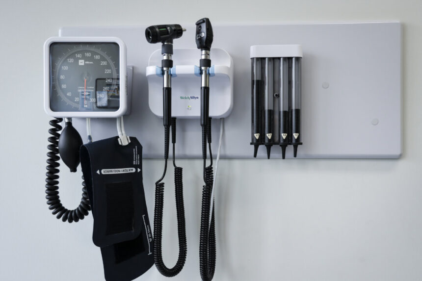 hundreds-line-up-for-chance-to-get-a-family-doctor-in-ontario-town