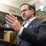 cutting-energy-to-us-in-response-to-trump-tariffs-is-‘absurd,’-says-bloc-leader