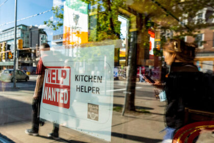 canadian-businesses-lose-256-hours-annually-to-bureaucratic-red-tape:-business-association