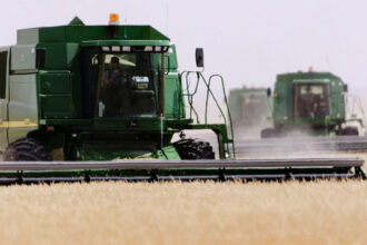canadian-farmers-brace-for-double-edged-tariffs