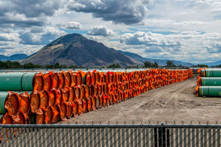 80-percent-of-canadians-back-coast-to-coast-oil-and-gas-pipelines:-poll