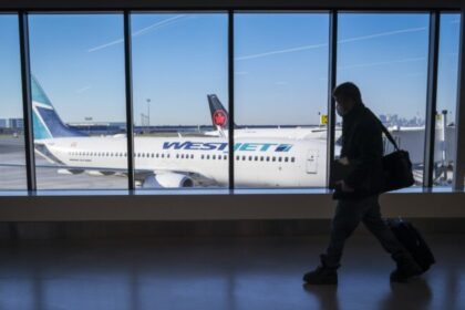 air-travel-employees’-vaccine-mandate-lawsuit-clears-legal-hurdle