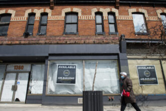lockdowns-cost-small-and-medium-sized-businesses-billions-in-pandemic’s-first-year:-statcan