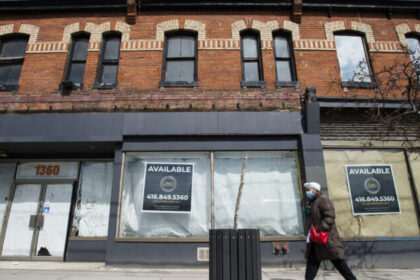 lockdowns-cost-small-and-medium-sized-businesses-billions-in-pandemic’s-first-year:-statcan