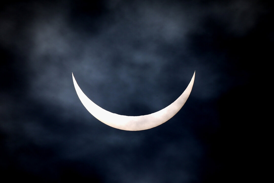 march-partial-solar-eclipse-will-cast-shadow-over-north-america,-the-arctic—what-to-know