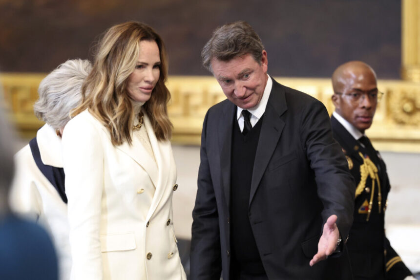 janet-gretzky-says-‘mean-comments’-about-wayne’s-loyalty-to-canada-have-‘broken-his-heart’