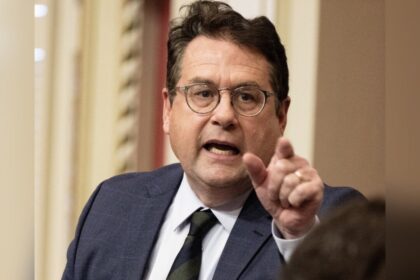 quebec-could-extend-religious-symbols-ban-to-school-staff-other-than-teachers