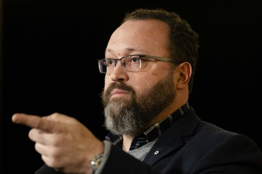 us-tariffs-could-trigger-rapid-auto-plant-shutdowns,-head-of-canadian-auto-parts-group-warns