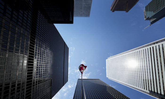 canadian-and-us-stocks-surge-higher-in-late-morning-trading
