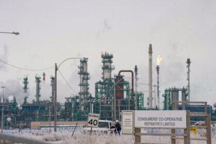 explosion-rattles-regina-refinery,-injuring-two-workers