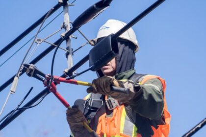 hundreds-of-thousands-still-without-power-in-ontario,-with-damaging-winds-in-forecast