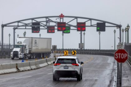 ottawa-warns-canadian-travellers-of-potential-‘scrutiny’-at-us-border