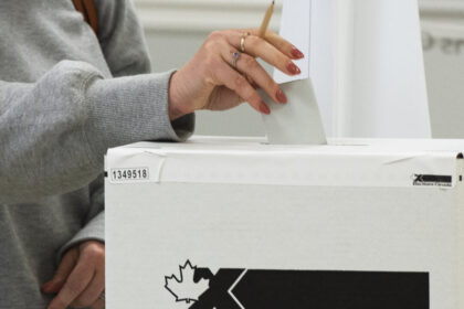 using-pen-or-pencil-to-mark-ballot-doesn’t-impact-vote-validity,-elections-canada-says