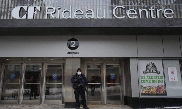 ottawa-police-say-officer-involved-shooting-near-downtown-mall