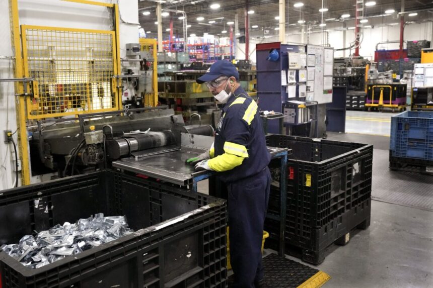 ontario-gdp-falls-from-5-percent-above-canadian-average-to-3.2-percent-below