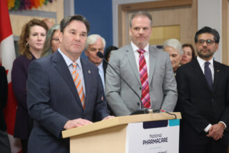 liberals-looking-for-ndp-mps-to-cross-floor,-interim-ndp-leader-says