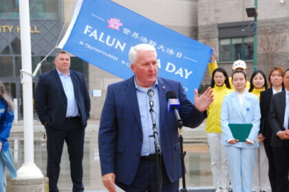 flag-raising-events-to-celebrate-world-falun-dafa-day-held-in-multiple-ontario-cities