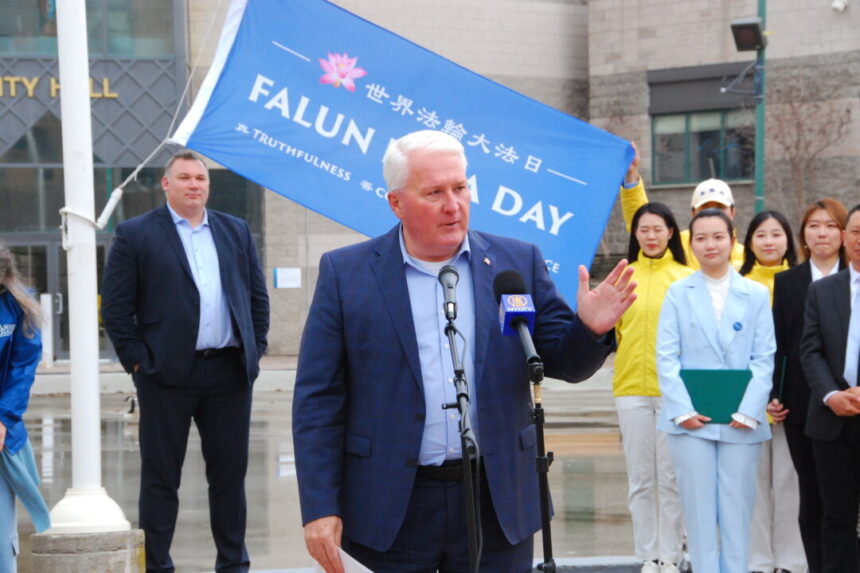 flag-raising-events-to-celebrate-world-falun-dafa-day-held-in-multiple-ontario-cities