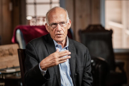 american-conservative-commentator-victor-davis-hanson-on-why-trump-prefers-carney-to-poilievre
