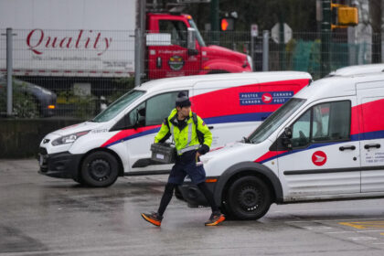 canada-post-says-parcel-volume-is-down-50%-from-last-year-amid-overtime-ban