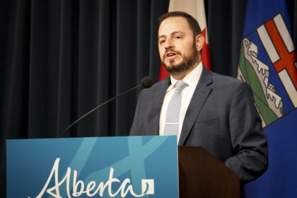 alberta-to-set-guidelines-on-school-library-books-after-parents-flag-sexually-explicit-content