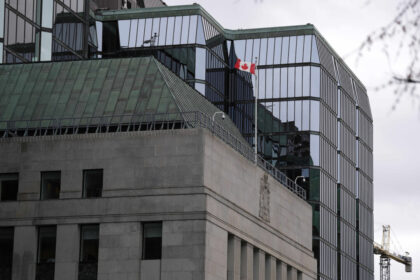 temporary-foreign-workers-replaced-canadians-in-some-sectors:-bank-of-canada