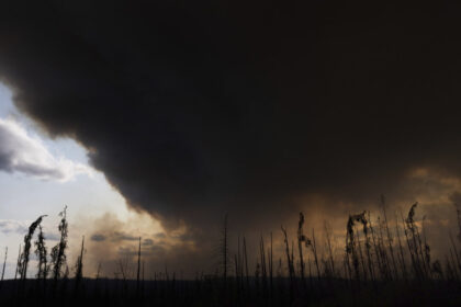 hotel-spaces-freed-up-in-winnipeg-for-wildfire-evacuees,-alberta-dealing-with-winds