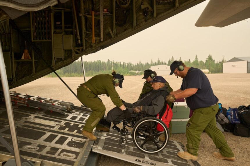 ‘my-instinct-just-told-me-to-pack-up’:-evacuees-displaced-by-wildfire-in-prairie-provinces