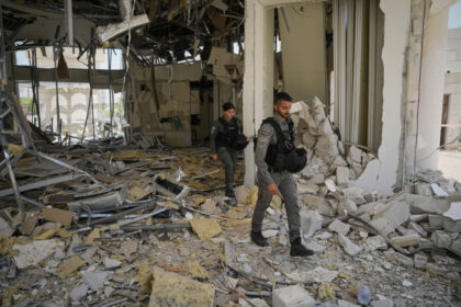 around-80,000-canadians-in-the-middle-east-amid-israel-iran-conflict:-global-affairs