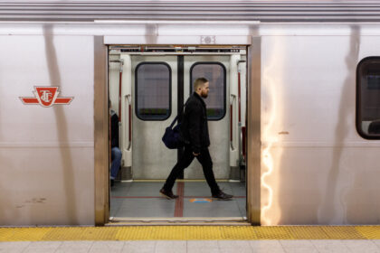 working-age-canadians-spending-less-time-with-friends:-statcan 