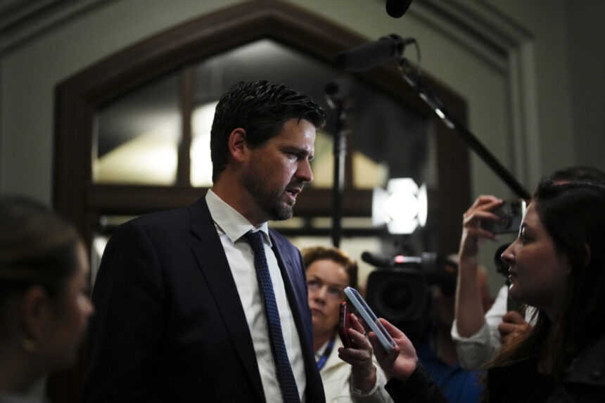 liberals-taking-‘fresh’-look-at-online-harms-bill,-justice-minister-says