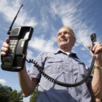 from-bulky-car-phones-to-pocket-computers,-cellphones-mark-40-years-in-canada