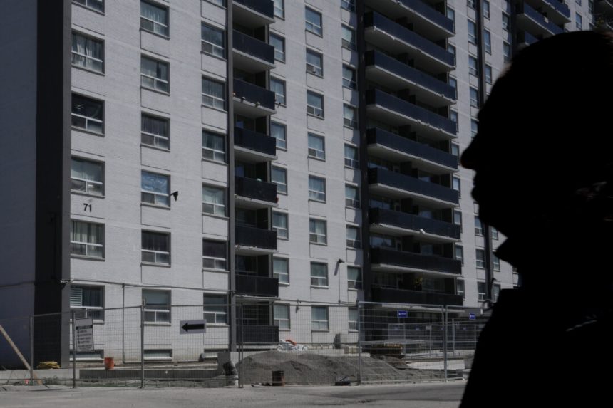 immigration-caps-drive-down-asking-rents-in-canada:-housing-agency
