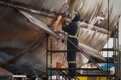 canada-adds-surprise-83,000-jobs-in-june,-driving-unemployment-rate-down-to-6.9%