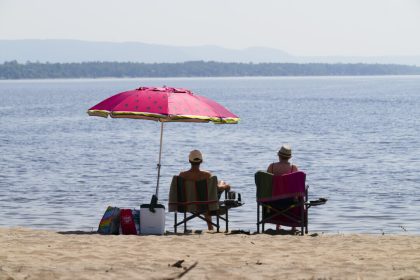 heat-warnings-remain-in-effect-from-ontario-to-newfoundland:-environment-canada